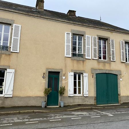 Bed and Breakfast Le Trianon Le Bourgneuf-la-Foret Esterno foto