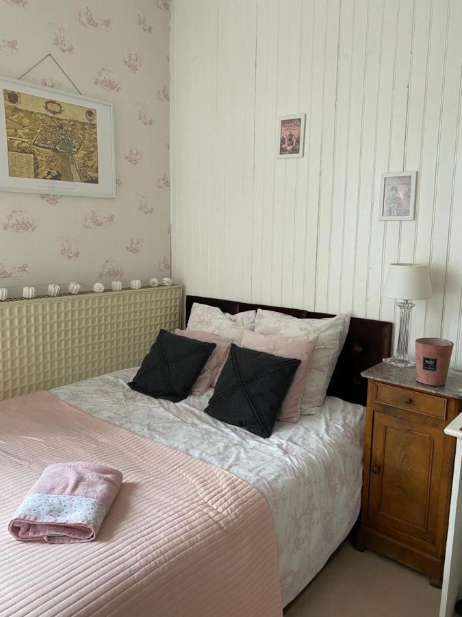 Bed and Breakfast Le Trianon Le Bourgneuf-la-Foret Esterno foto